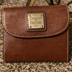 Dooney & Bourke Leather folded wallet - Brown